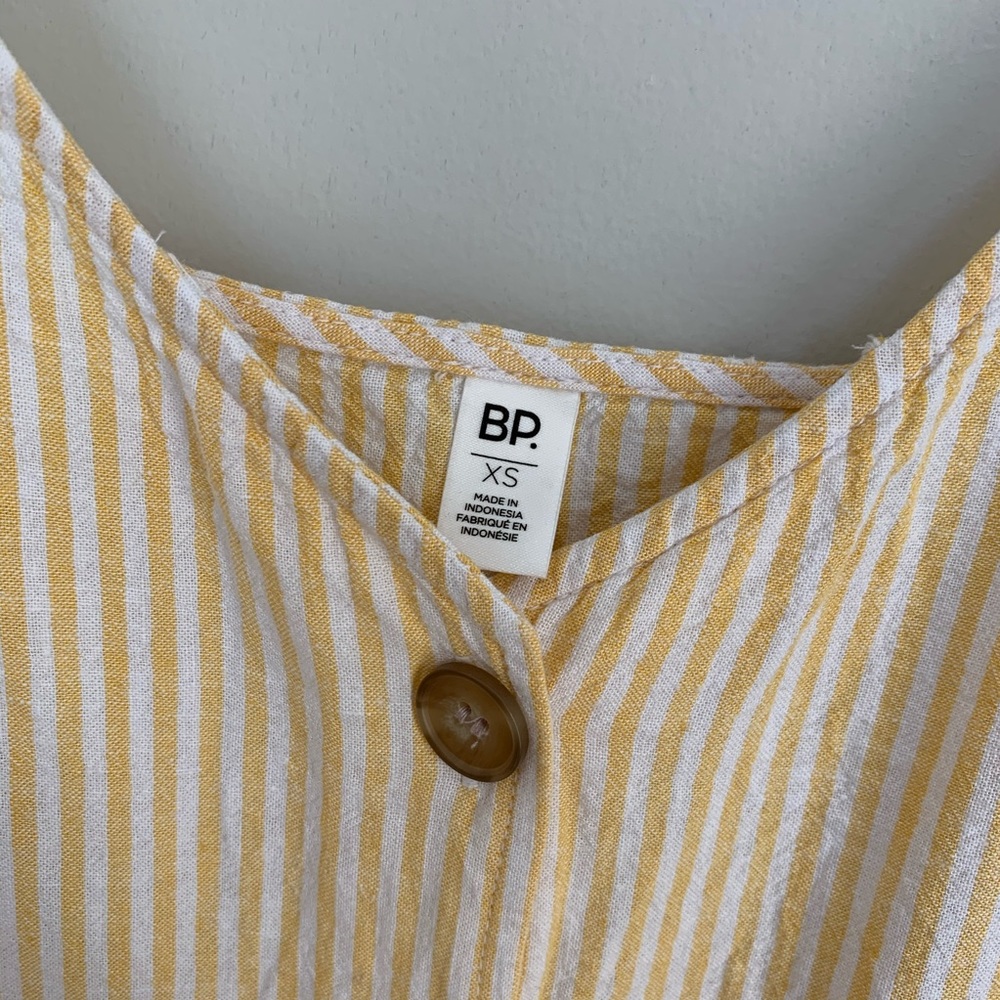 BP Button Front Tank - Picture 4 of 6